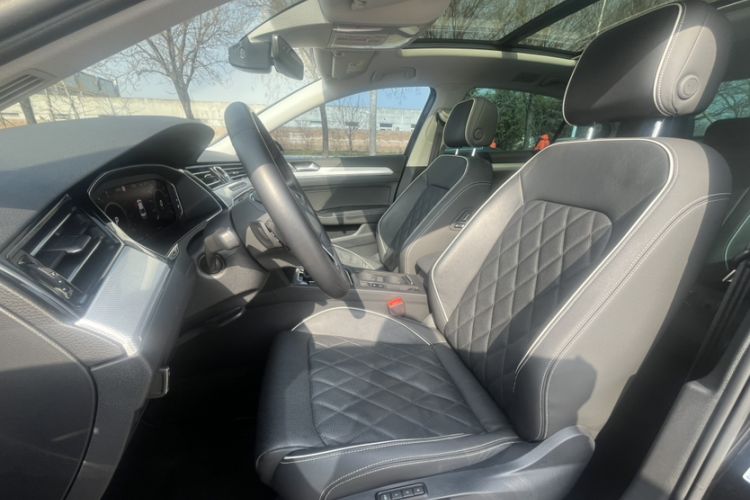 Used Volkswagen Magotan GTE Plug-in Hybrid 2022 GTE Prestige Model Interior 4