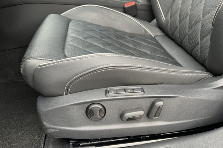 Used Volkswagen Magotan GTE Plug-in Hybrid 2022 GTE Prestige Model Interior 4