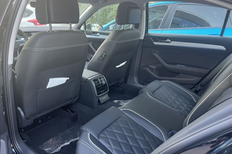 Used Volkswagen Magotan GTE Plug-in Hybrid 2022 GTE Luxury Model Interior 4