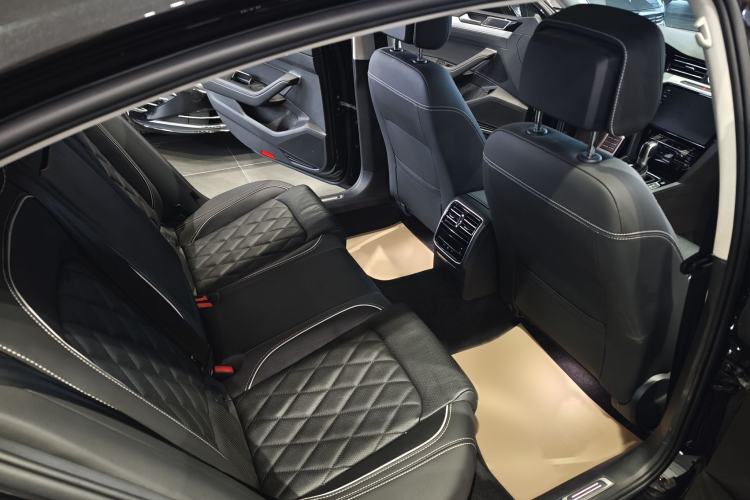 Used Volkswagen Magotan GTE Plug-in Hybrid 2022 GTE Luxury Model Interior 4