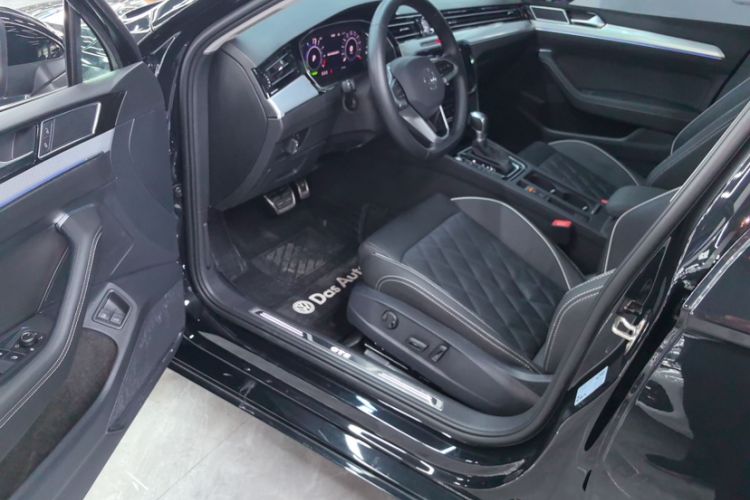 Used Volkswagen Magotan GTE Plug-in Hybrid 2022 GTE Luxury Model Interior 4