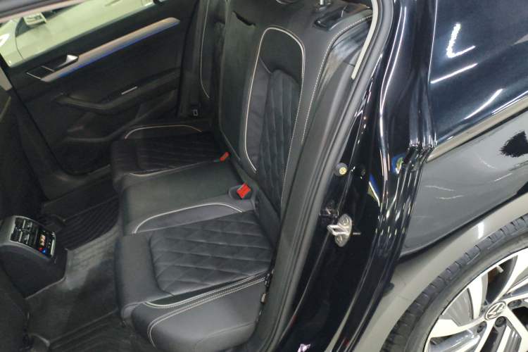 Used Volkswagen Magotan GTE Plug-in Hybrid 2022 GTE Luxury Model Interior 4
