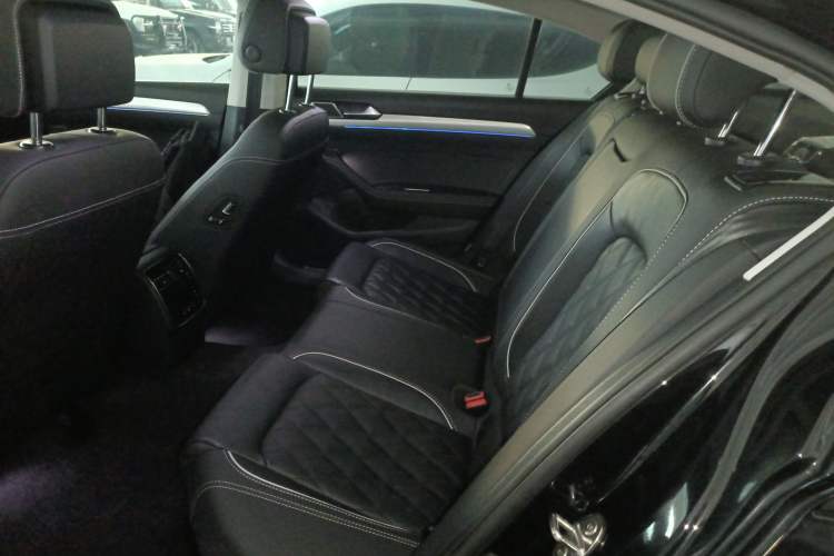 Used Volkswagen Magotan GTE Plug-in Hybrid 2022 GTE Luxury Model Interior 4