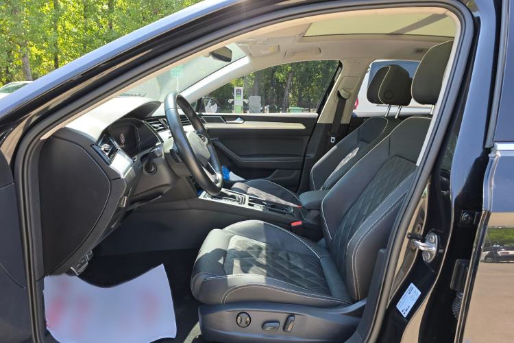 Used Volkswagen Magotan GTE Plug-in Hybrid 2022 GTE Luxury Model Interior 4