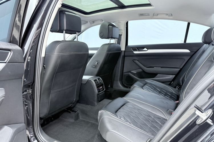 Used Volkswagen Magotan GTE Plug-in Hybrid 2022 GTE Luxury Model Interior 5