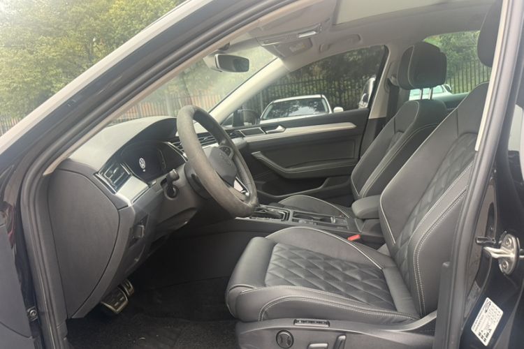 Used Volkswagen Magotan GTE Plug-in Hybrid 2022 GTE Prestige Model Interior 5