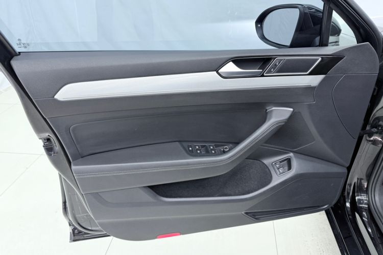 Used Volkswagen Magotan GTE Plug-in Hybrid 2022 GTE Luxury Model Interior 7