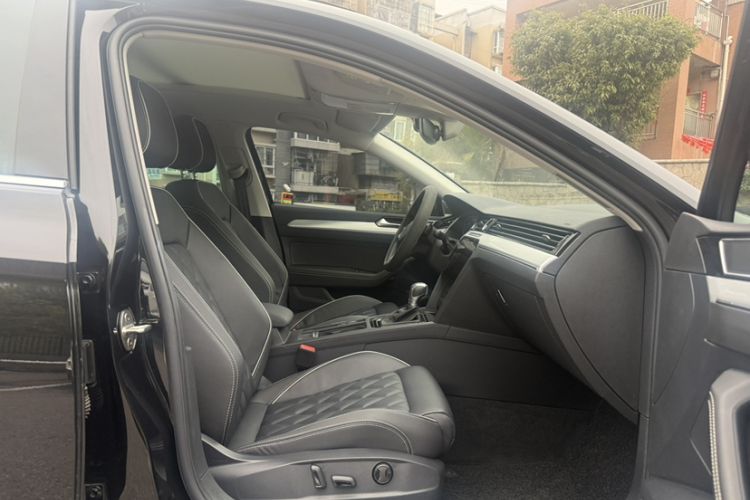 Used Volkswagen Magotan GTE Plug-in Hybrid 2022 GTE Prestige Model Interior 7