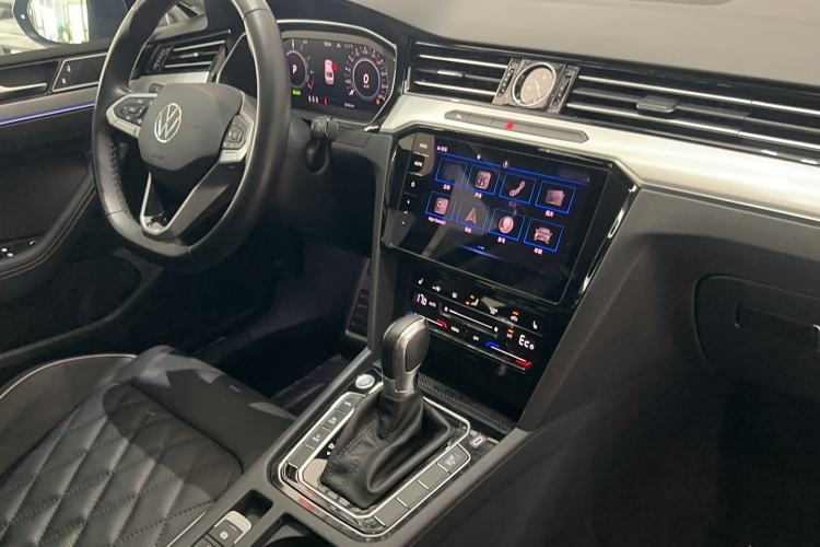 Used Volkswagen Magotan GTE Plug-in Hybrid 2022 GTE Luxury Model Interior 7