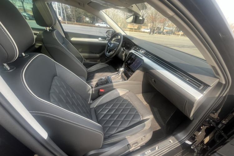 Used Volkswagen Magotan GTE Plug-in Hybrid 2022 GTE Prestige Model Interior 9