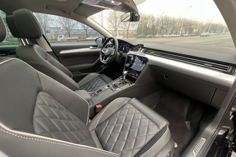 Used Volkswagen Magotan GTE Plug-in Hybrid 2022 GTE Prestige Model Interior 9