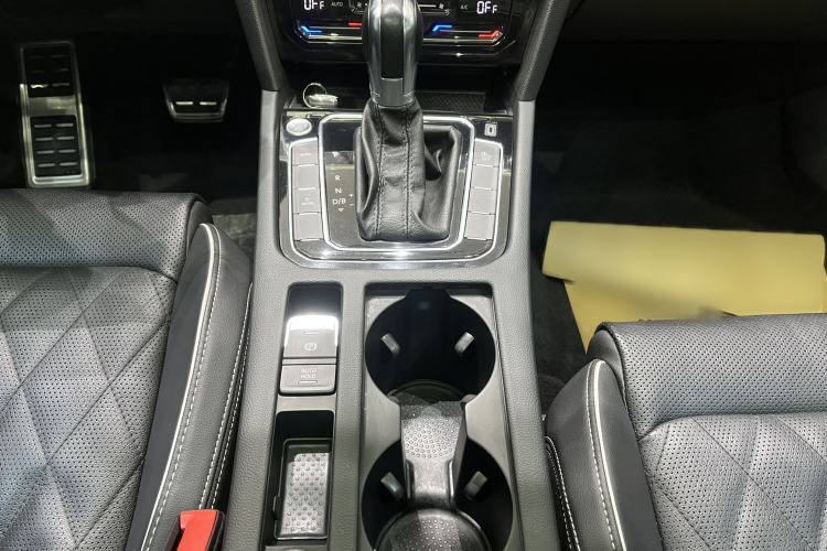 Used Volkswagen Magotan GTE Plug-in Hybrid 2022 GTE Luxury Model Interior 9