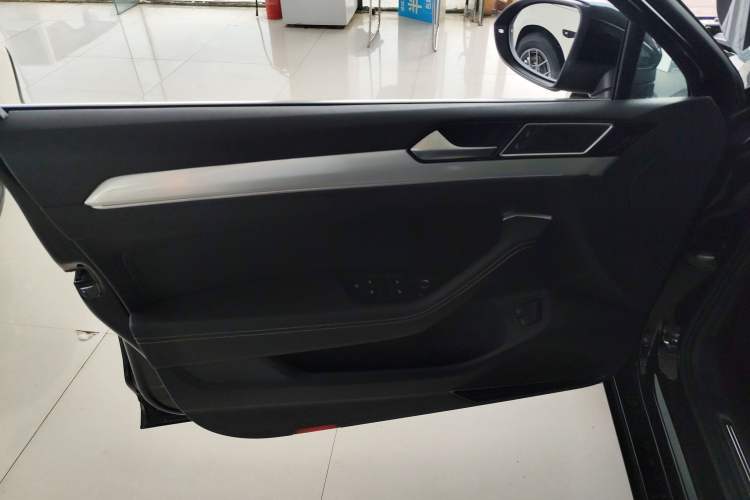 Used Volkswagen Magotan GTE Plug-in Hybrid 2022 GTE Luxury Model Left Front Door Interior