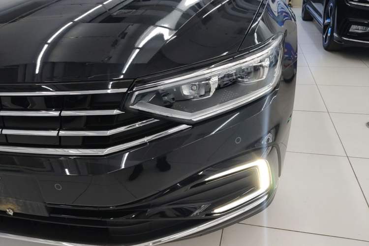 Used Volkswagen Magotan GTE Plug-in Hybrid 2022 GTE Luxury Model Left Front Headlight