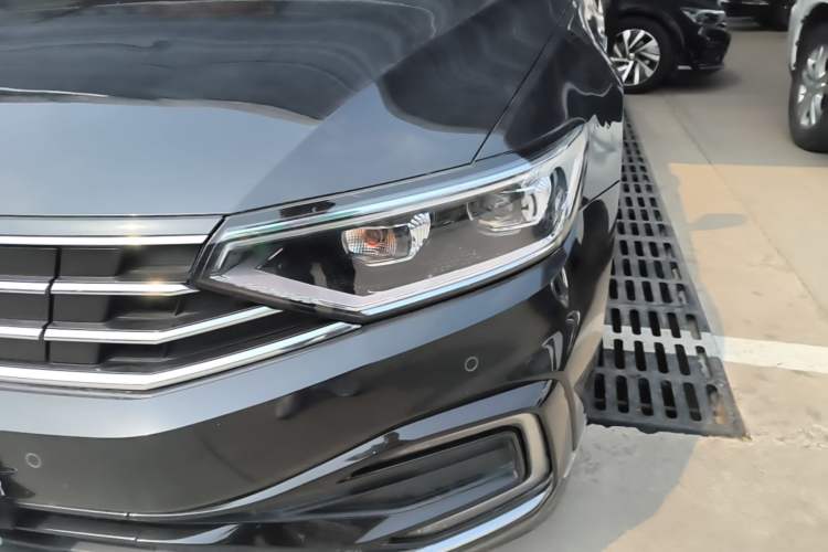 Used Volkswagen Magotan GTE Plug-in Hybrid 2022 GTE Luxury Model Left Front Headlight