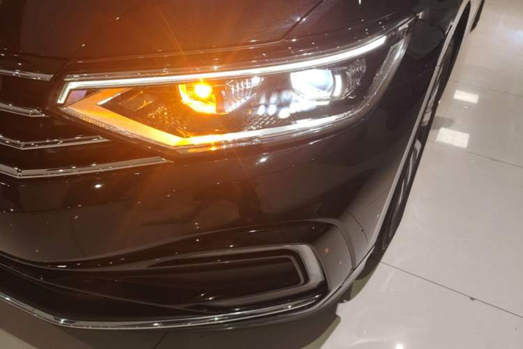 Used Volkswagen Magotan GTE Plug-in Hybrid 2022 GTE Luxury Model Left Front Headlight