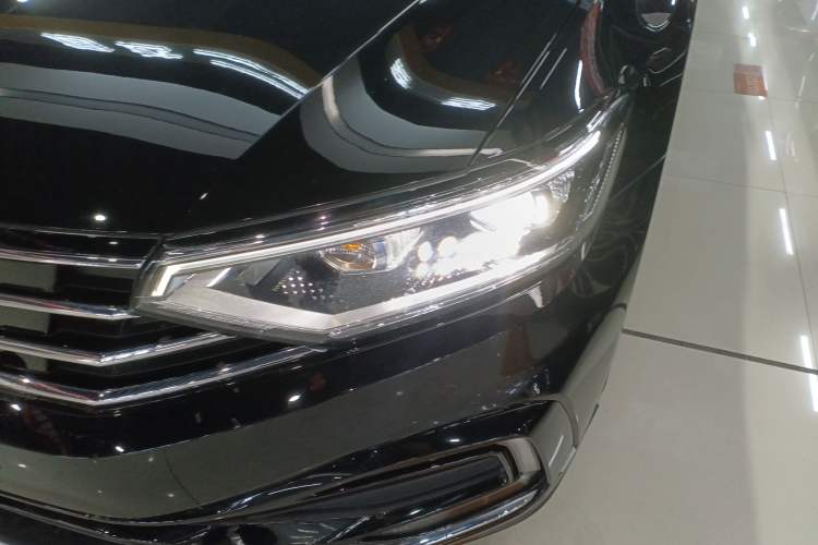 Used Volkswagen Magotan GTE Plug-in Hybrid 2022 GTE Luxury Model Left Front Headlight
