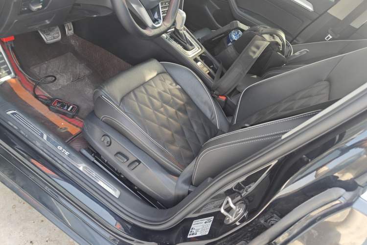 Used Volkswagen Magotan GTE Plug-in Hybrid 2022 GTE Luxury Model Left Front Seat