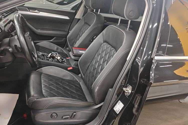 Used Volkswagen Magotan GTE Plug-in Hybrid 2022 GTE Luxury Model Left Front Seat