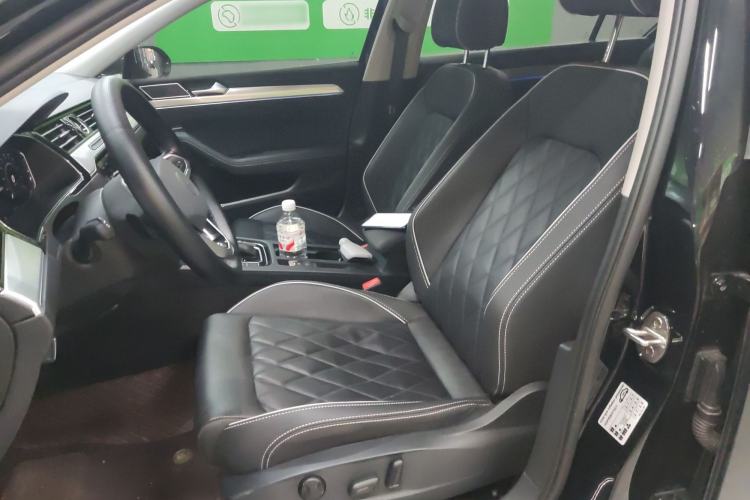 Used Volkswagen Magotan GTE Plug-in Hybrid 2022 GTE Luxury Model Left Front Seat