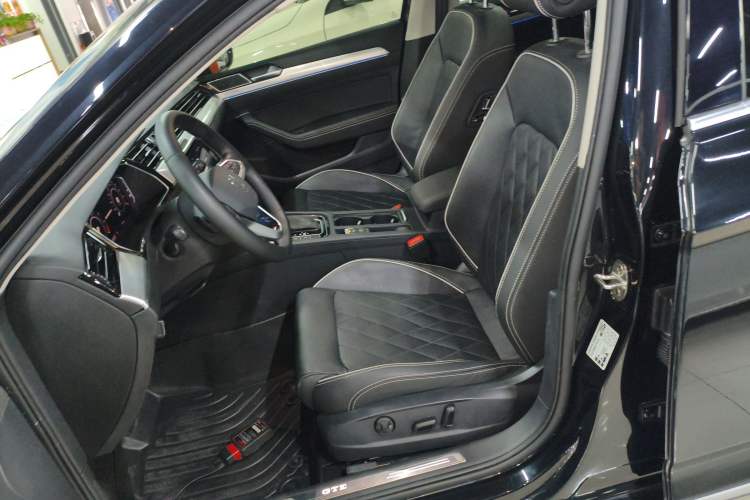Used Volkswagen Magotan GTE Plug-in Hybrid 2022 GTE Luxury Model Left Front Seat