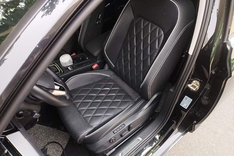 Used Volkswagen Magotan GTE Plug-in Hybrid 2022 GTE Prestige Model Left Front Seat