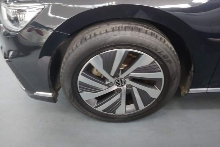 Used Volkswagen Magotan GTE Plug-in Hybrid 2022 GTE Luxury Model Left Front Wheel Hub