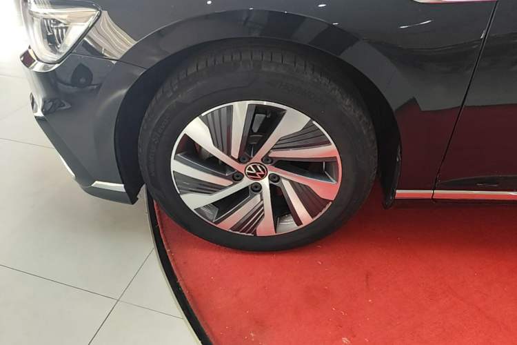Used Volkswagen Magotan GTE Plug-in Hybrid 2022 GTE Luxury Model Left Front Wheel Hub