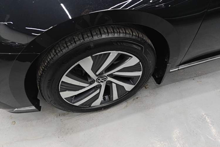 Used Volkswagen Magotan GTE Plug-in Hybrid 2022 GTE Luxury Model Left Front Wheel Hub
