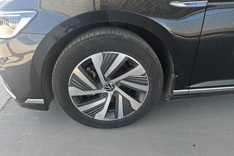 Used Volkswagen Magotan GTE Plug-in Hybrid 2022 GTE Luxury Model Left Front Wheel Hub