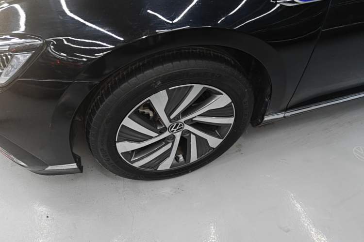 Used Volkswagen Magotan GTE Plug-in Hybrid 2022 GTE Luxury Model Left Front Wheel Hub