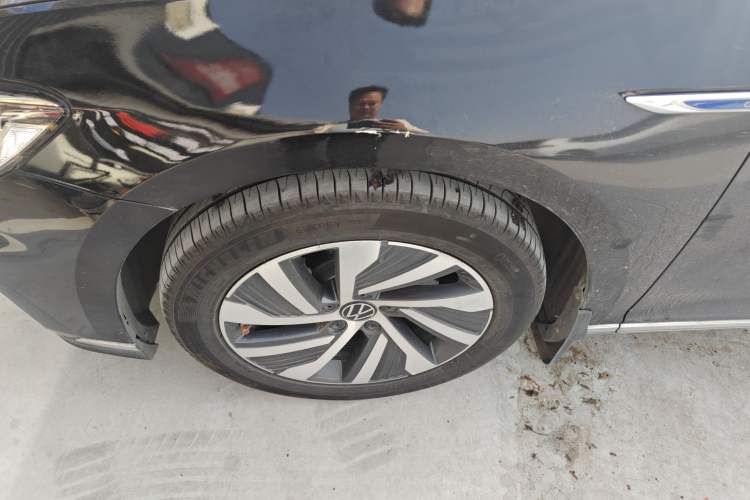Used Volkswagen Magotan GTE Plug-in Hybrid 2022 GTE Luxury Model Left Front Wheel Hub