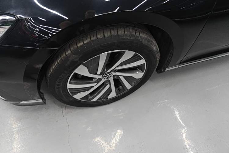 Used Volkswagen Magotan GTE Plug-in Hybrid 2022 GTE Luxury Model Left Front Wheel Hub