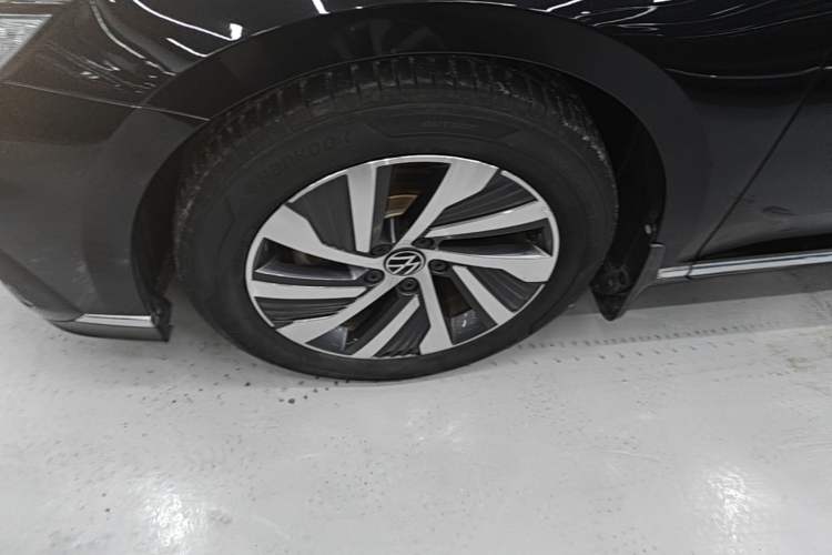 Used Volkswagen Magotan GTE Plug-in Hybrid 2022 GTE Luxury Model Left Front Wheel Hub