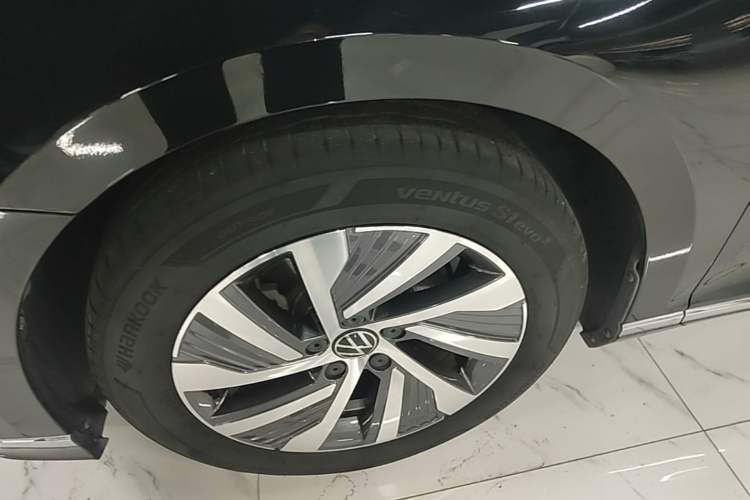 Used Volkswagen Magotan GTE Plug-in Hybrid 2022 GTE Luxury Model Left Front Wheel Hub