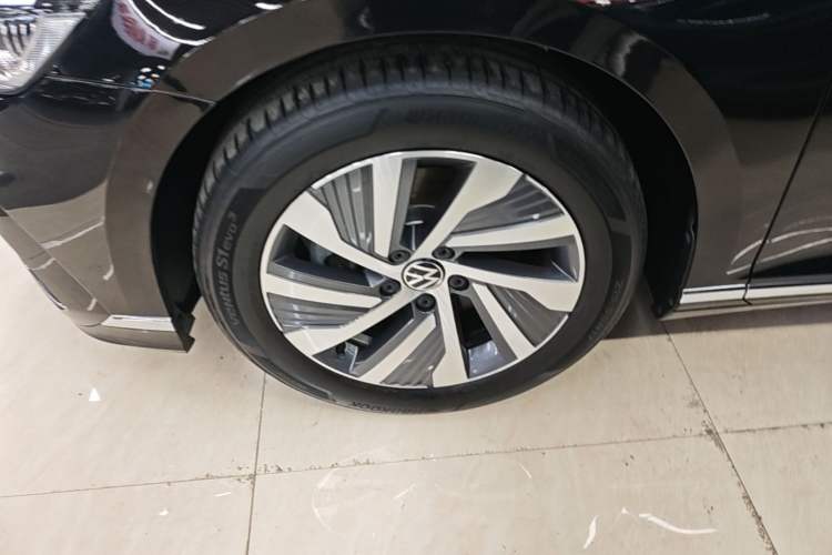 Used Volkswagen Magotan GTE Plug-in Hybrid 2022 GTE Luxury Model Left Front Wheel Hub