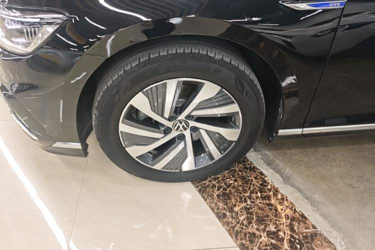 Used Volkswagen Magotan GTE Plug-in Hybrid 2022 GTE Luxury Model Left Front Wheel Hub