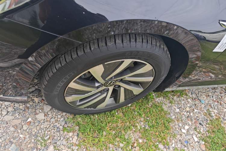 Used Volkswagen Magotan GTE Plug-in Hybrid 2022 GTE Luxury Model Left Front Wheel Hub