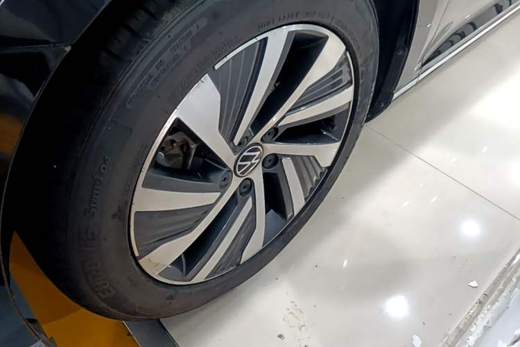 Used Volkswagen Magotan GTE Plug-in Hybrid 2022 GTE Luxury Model Left Front Wheel Hub