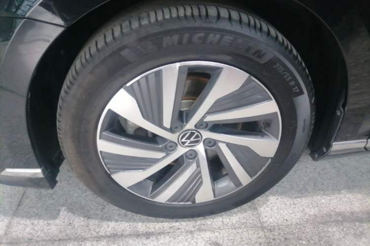 Used Volkswagen Magotan GTE Plug-in Hybrid 2022 GTE Luxury Model Left Front Wheel Hub