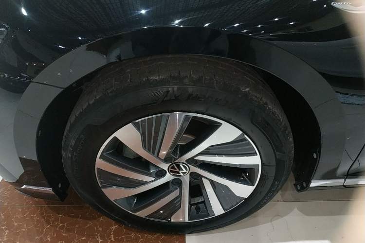 Used Volkswagen Magotan GTE Plug-in Hybrid 2022 GTE Luxury Model Left Front Wheel Hub