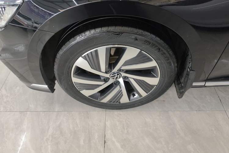 Used Volkswagen Magotan GTE Plug-in Hybrid 2022 GTE Luxury Model Left Front Wheel Hub