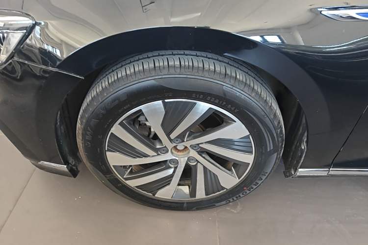 Used Volkswagen Magotan GTE Plug-in Hybrid 2022 GTE Luxury Model Left Front Wheel Hub