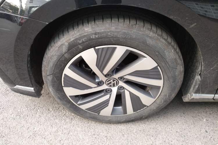 Used Volkswagen Magotan GTE Plug-in Hybrid 2022 GTE Luxury Model Left Front Wheel Hub