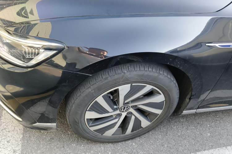 Used Volkswagen Magotan GTE Plug-in Hybrid 2022 GTE Luxury Model Left Front Wheel Hub
