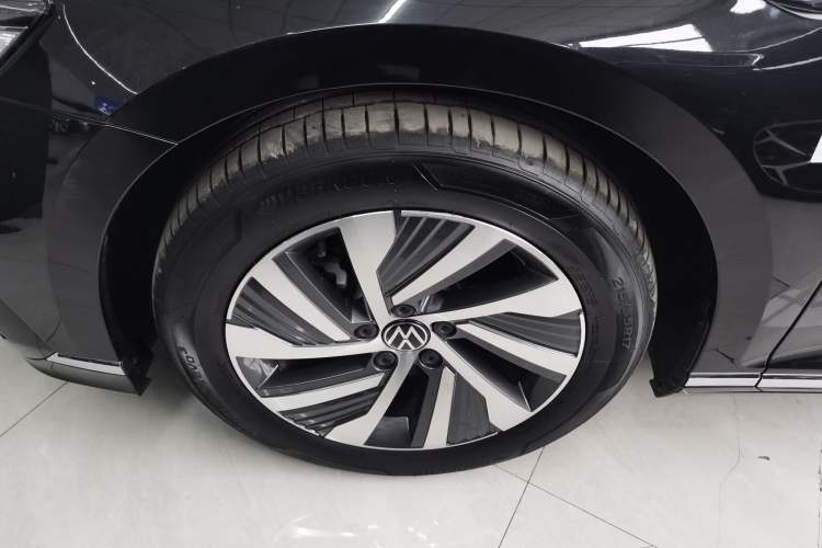 Used Volkswagen Magotan GTE Plug-in Hybrid 2022 GTE Luxury Model Left Front Wheel Hub
