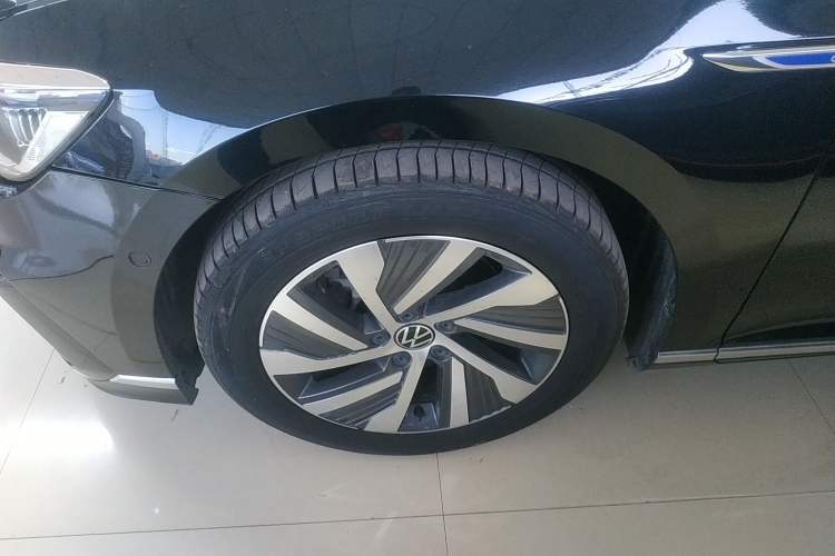Used Volkswagen Magotan GTE Plug-in Hybrid 2022 GTE Luxury Model Left Front Wheel Hub