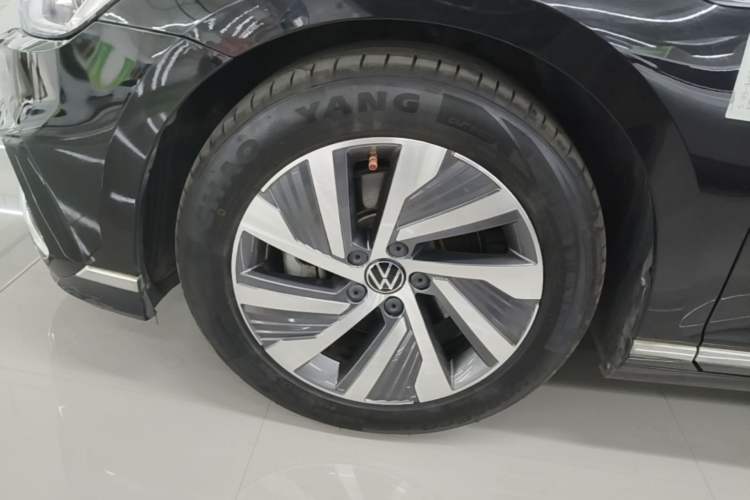 Used Volkswagen Magotan GTE Plug-in Hybrid 2022 GTE Luxury Model Left Front Wheel Hub
