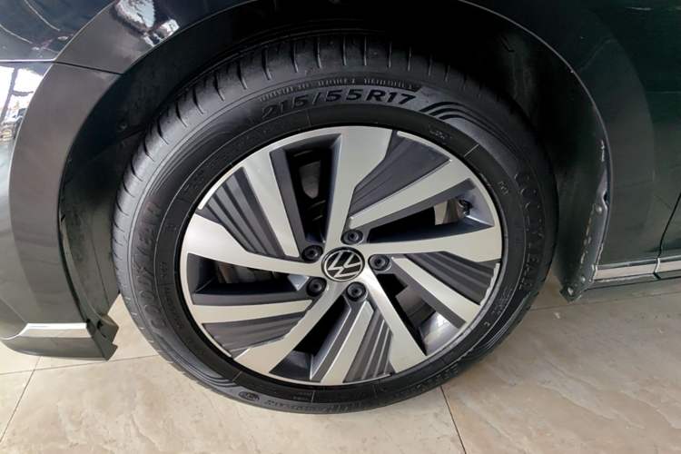 Used Volkswagen Magotan GTE Plug-in Hybrid 2022 GTE Luxury Model Left Front Wheel Hub