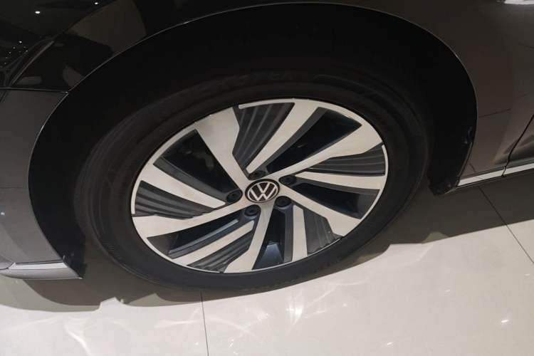 Used Volkswagen Magotan GTE Plug-in Hybrid 2022 GTE Luxury Model Left Front Wheel Hub